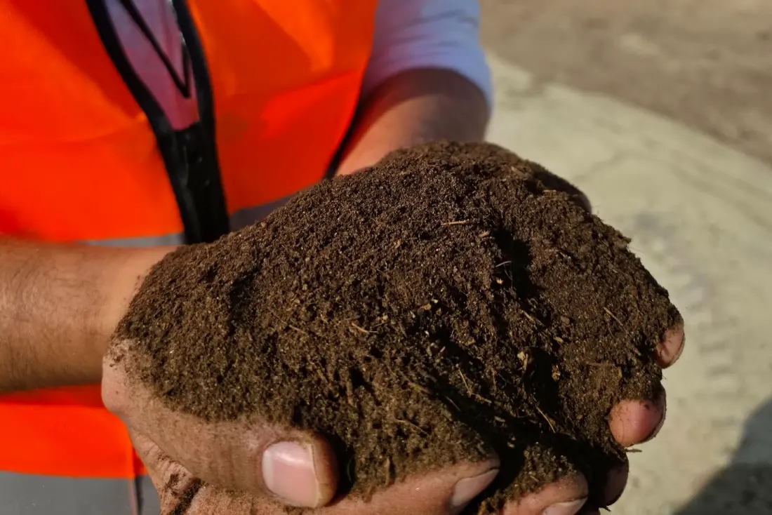Organic compost produced in controlled windrows